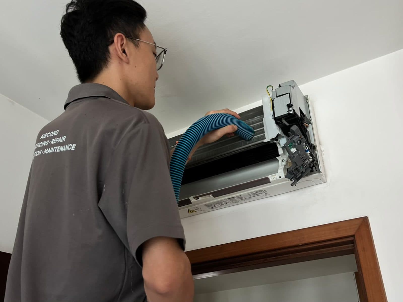 General servicing on a wall unit